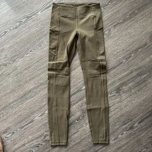 EUC Sz 4 Lululemon Speed up Tight in Dark Olive  Full on Luxtreme